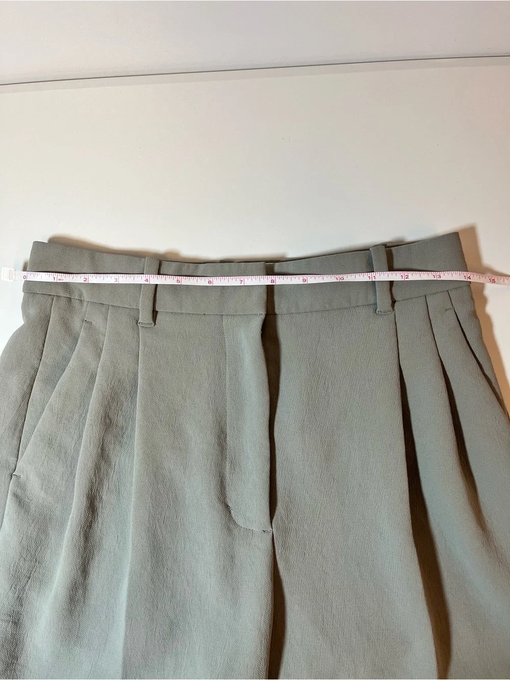 Wilfred Aritzia Greenish Gray Pleated High Rise Shorts Women’s Size 6 - Picture 4 of 5